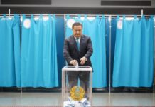 Аким Акмолинской области Марат Ахметжанов принял участие в выборах